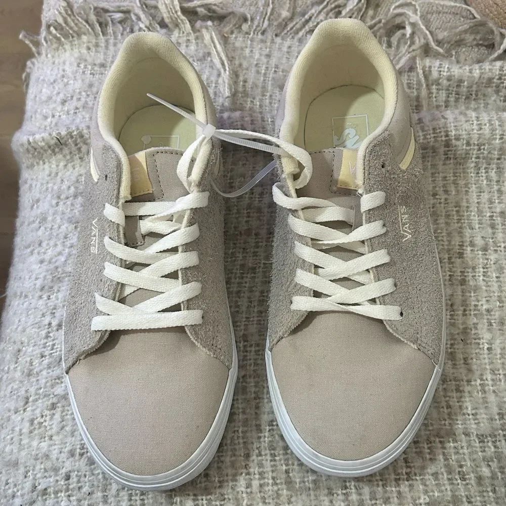 Vans Seldan Hairy Sneakers - Light Grey, Size 10, NWOT